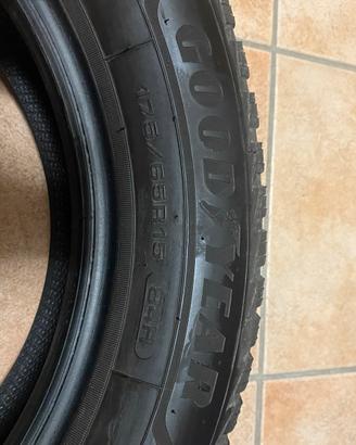 Gomme invernali Good Year R15  175/65