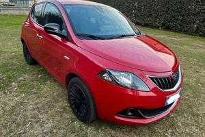 Lancia Ypsilon 1.0 FireFly 5 porte S&S Hybrid Albe