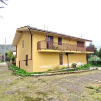 Villa bifamiliare 280 mq totali con terreno