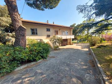 Villa con parco anche genitori e figli