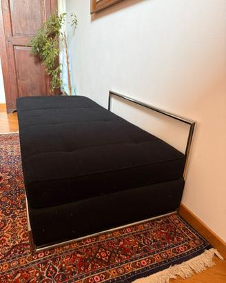 Divano Chaise longue “Day Bed” di Eileen Gray
