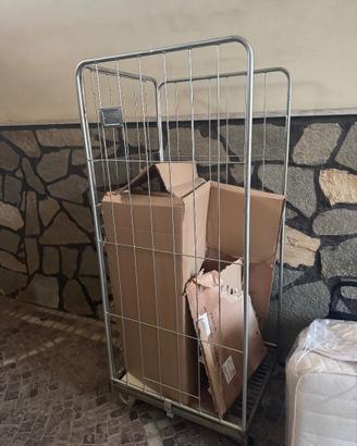 Carrello  lavanderia porta cartoni