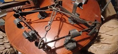 Lampadario in ferro battuto 