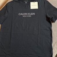 T-shirt Calvin Klein Jeans nera con strass