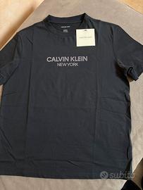 T-shirt Calvin Klein Jeans nera con strass