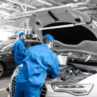 lampada a batteria ricaricabile sotto cofano auto