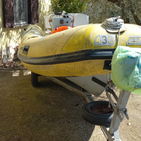 Rimorchio e gommone