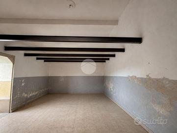MONOLOCALE A CASAVATORE