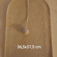 Tappetino tiragraffi per gatti con pallina 