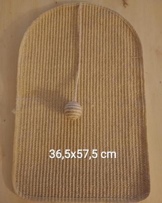 Tappetino tiragraffi per gatti con pallina 