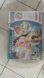 Gioco da tavolo ancora chiuso