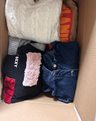 Stock di 23 maglioni/felpe da donna