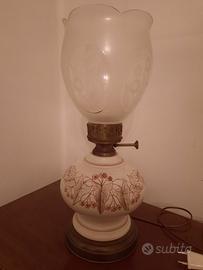 Lampada da tavola in porcellana. 