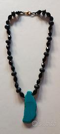 Collana di onice nera con ciondolo in turchese 