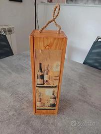 Scatola portabottiglie in legno decorata