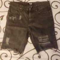Jeans corti strappati