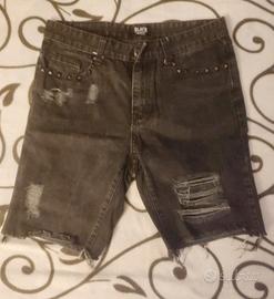 Jeans corti strappati