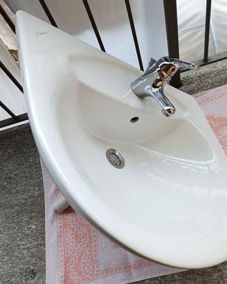 Lavabo in ceramica con colonna