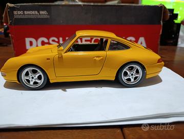Modellino di Porsche 911 Carrera 1993 Bburago 1/18