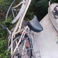 BICICLETTA  DA PASSEGGIO DA SISTEMARE LA CATENA 