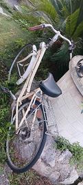 BICICLETTA  DA PASSEGGIO DA SISTEMARE LA CATENA 