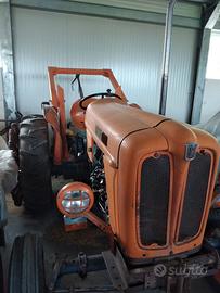Trattore agricolo Fiat 411R