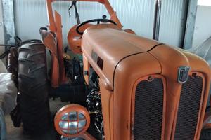 Trattore agricolo Fiat 411R