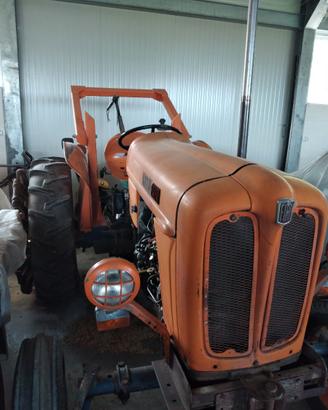 Trattore agricolo Fiat 411R
