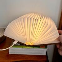 Lampada LED a forma di Libro - Effetto Magico