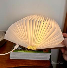 Lampada LED a forma di Libro - Effetto Magico