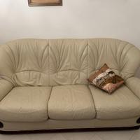 Set completo divano e poltrone in vera pelle.