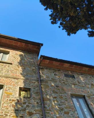Rustico / Casale di 811 m² con più di 5 locali e b