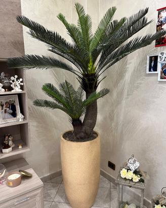 Pianta Cycas artificiale con vaso in ceramica.