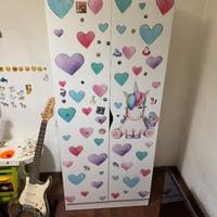 Armadio e lettino da bambina