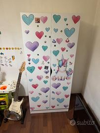 Armadio e lettino da bambina