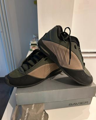 Scarpe iconiche da collezione vintage Savier