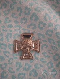 medaglia con teschio 