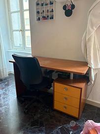 Scrivania Legno e Arancione