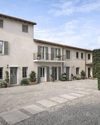 Rustico / Casale di 700 m² con più di 5 locali e b