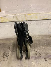 Carrozzina + deambulatore + sedia doccia