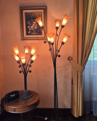 Lume da tavolo e lampada da terra Liberty