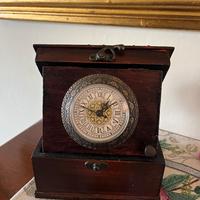 Antico orologio da tavolo