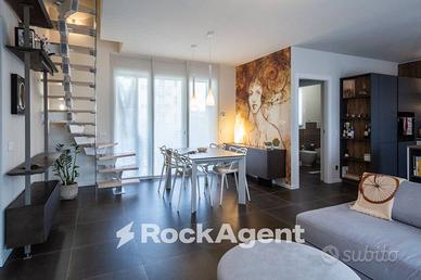 ELEGANTE SOLUZIONE SU DUE LIVELLI A PAVIA