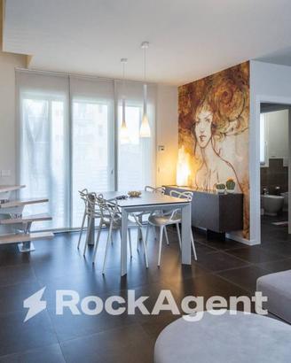 ELEGANTE SOLUZIONE SU DUE LIVELLI A PAVIA