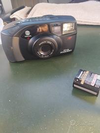 Macchina fotografica a rullino 