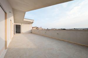 Bivano nuovo con ampia terrazza a livello