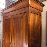 Armadio antico in noce massello