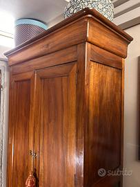 Armadio antico in noce massello