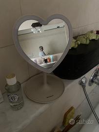 Specchio da bagno che si illumina