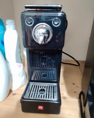 macchina cafè  ILLY pari al nuovo 